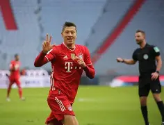 开云体育-Doinb焦点对战，莱万多夫斯基与50激战美国队分钟，表现优异胜负难料！