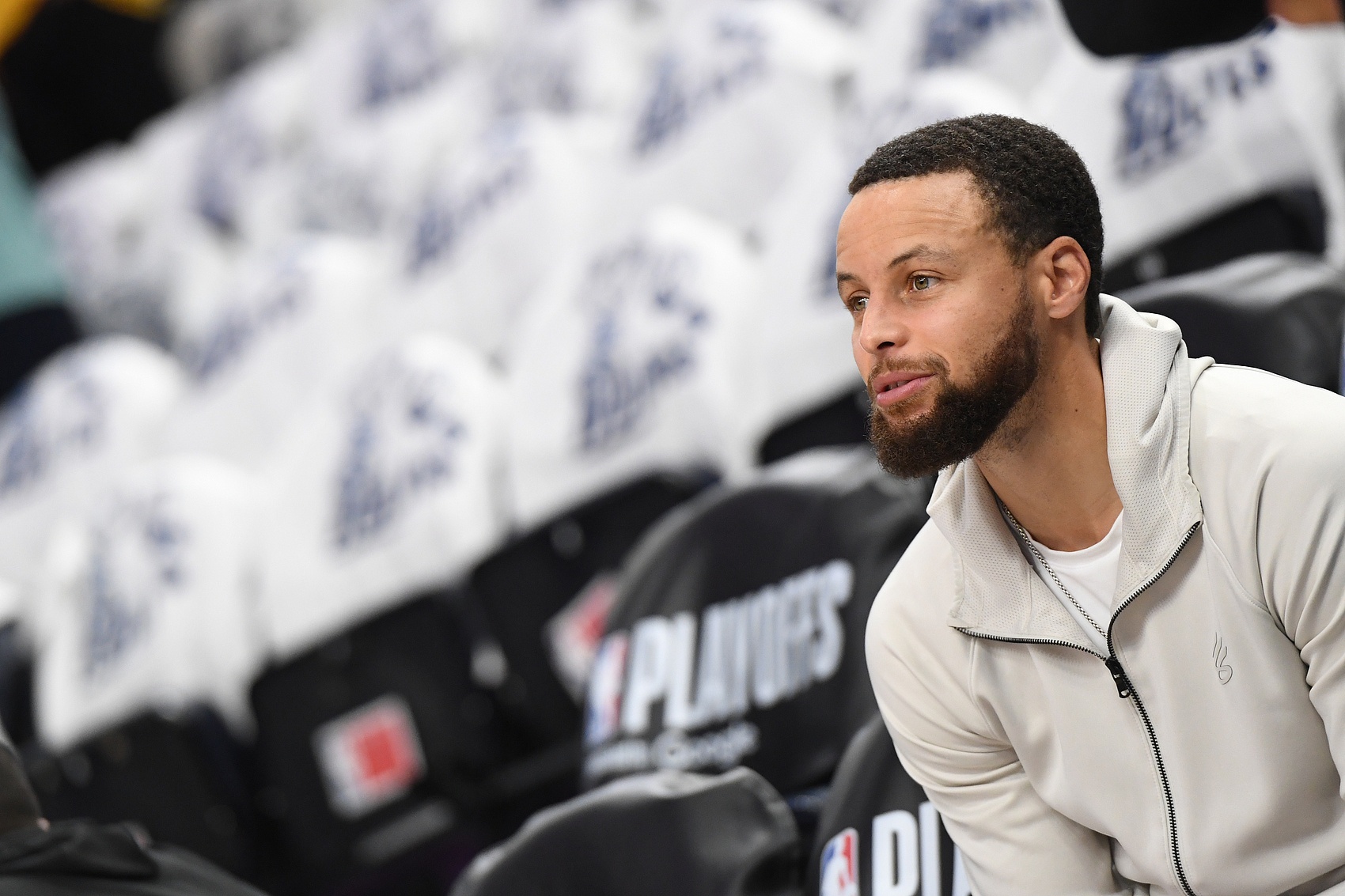 开云-库里回归赛场，绝杀首场状态亮眼，勇士观众沸腾！的简单介绍